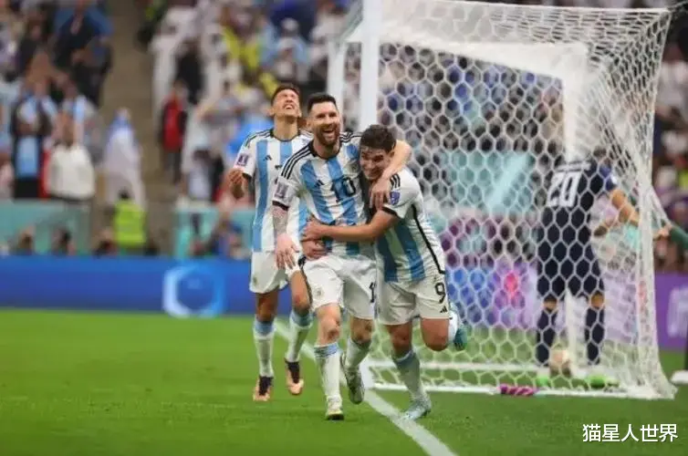 为什么阿根廷一开始打不赢沙特，后来却能进决赛？(2)
