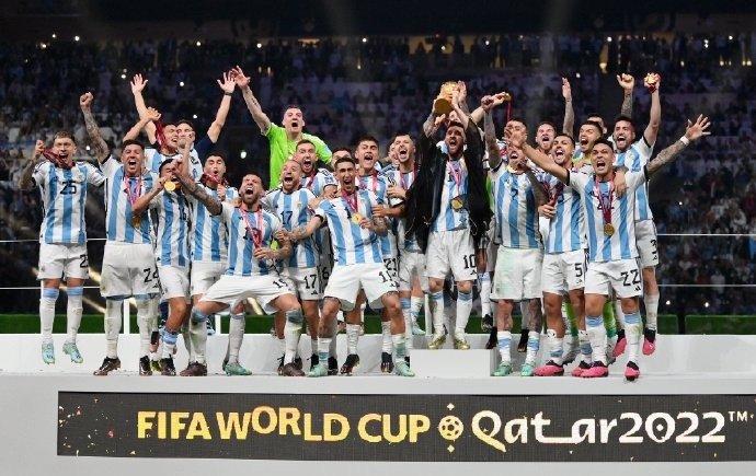 庆祝夺得世界杯冠军 阿根廷全国放假一天，网友：国足争气点(2)