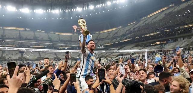 乐极生悲！阿根廷球迷庆祝夺冠意外身亡，年仅22岁(1)