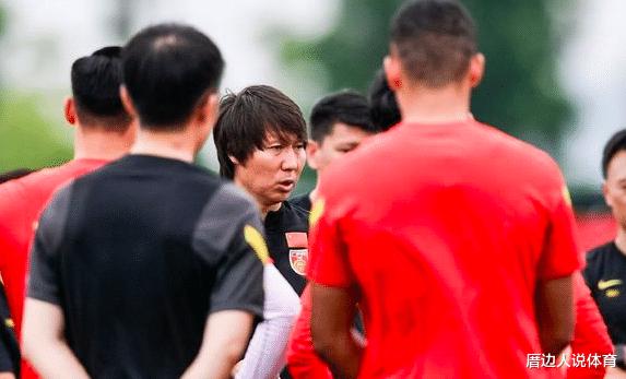 中国足球再传丑闻：归化球员曾跟李铁教练组冲突 健身房里差点打起来(2)
