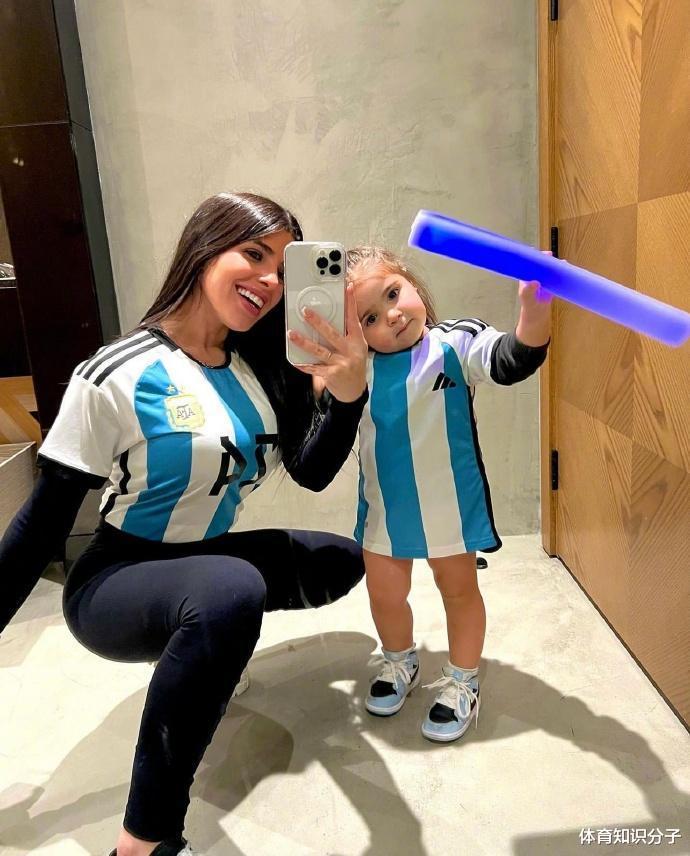 萌化了！阿根廷新星女儿在世界杯走红，网友：梅西的儿媳妇预订了(4)