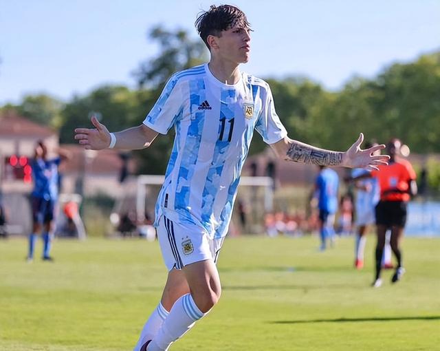 阿根廷球员之加纳乔，足坛锋线上的一颗妖星冉冉升起(2)
