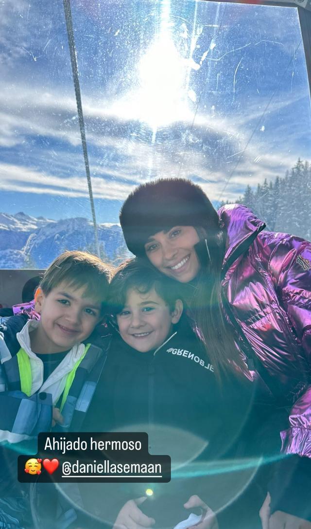 儿女亲家！梅西小法两家人瑞士滑雪，孩子们不亦乐乎梅老板冻得哆嗦(4)