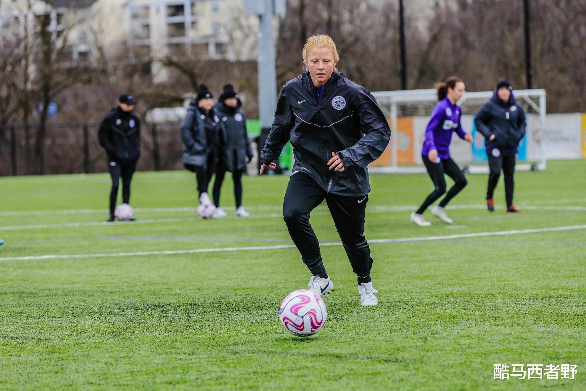王霜错过路易斯维尔女足赛季前训练，职业与非职业管理的冲突(3)
