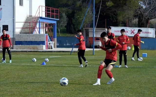 U20国足0-1不敌斯洛文尼亚 中国队获得季军 海外拉练提升实力(5)
