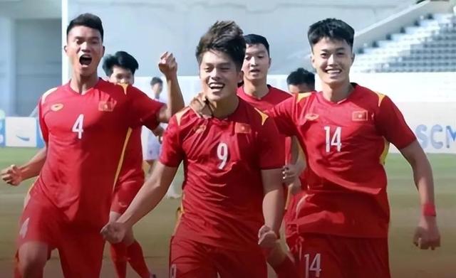 U20国足0-1不敌斯洛文尼亚 中国队获得季军 海外拉练提升实力(9)