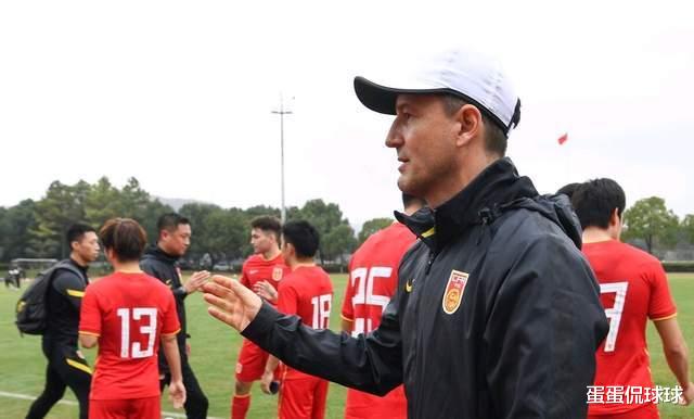 杨科维奇上任，三名球员成为新一期国足建队核心，也是队长人选(1)