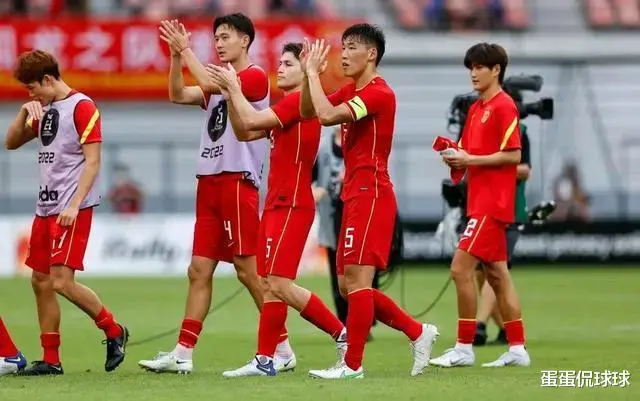 杨科维奇上任，三名球员成为新一期国足建队核心，也是队长人选(2)
