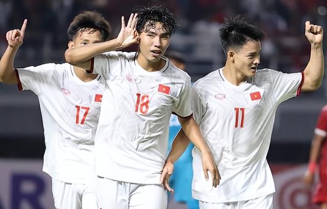 亚少赛一日9队提前出局！国足11-0狂胜鱼腩，中国香港0-5惨败老挝(2)