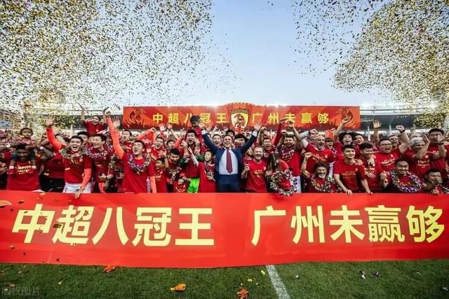 广州恒大队降级！一个时代落幕！极端市场化给中国足球留下什么？(6)