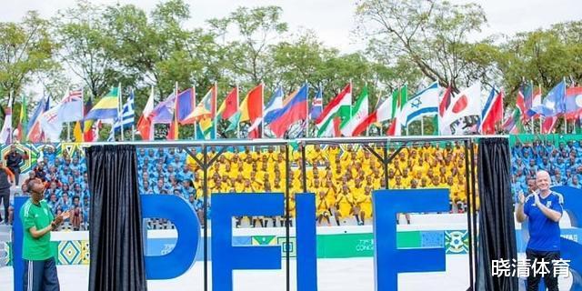 国际足联的主席亲自到卢旺达揭了幕。整个世界还有贝利纪念球场吗？(1)