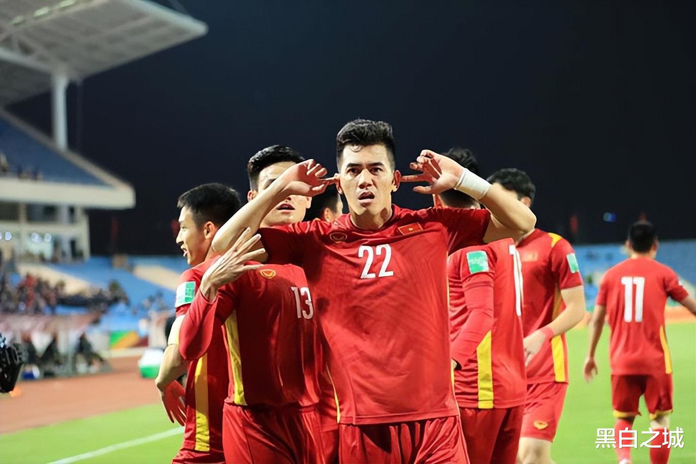 越南媒体：世预赛中越之战疑似假球，中国男足很多球员不正常(2)