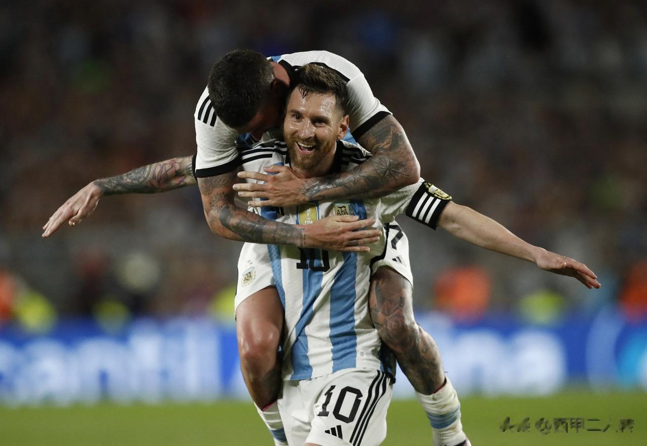 战胜巴拿马后，阿根廷在纪念体育场（布宜诺斯艾利斯）庆祝2022年世界杯夺冠仪式。(7)