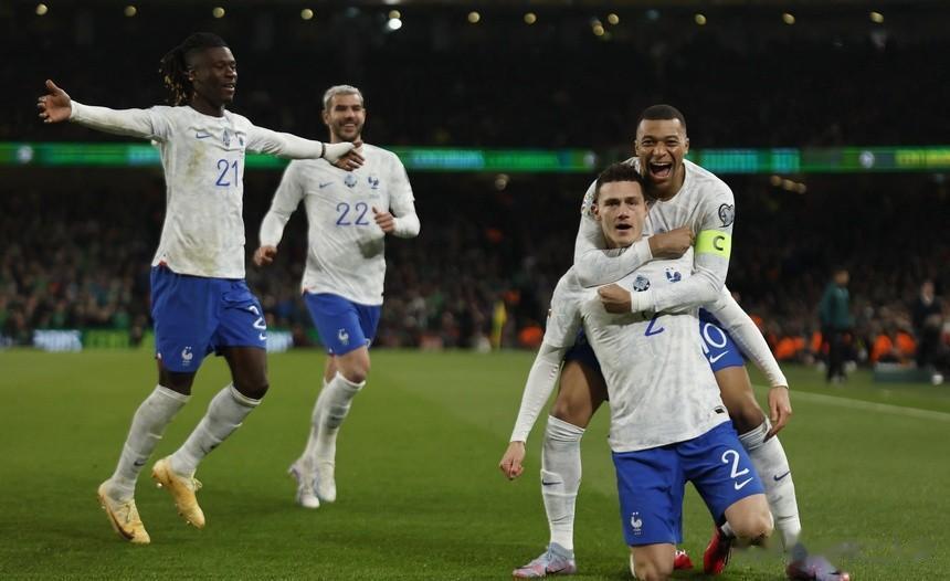 欧洲杯预选赛，法国艰难战胜爱尔兰，帕瓦尔打入唯一进球。法国队遭遇得分困难，后卫帕(1)