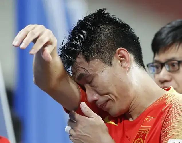 再见郑智！官宣离任广州足球俱乐部，未来去向曝光，球迷含泪送祝福。

随着广州足球(3)