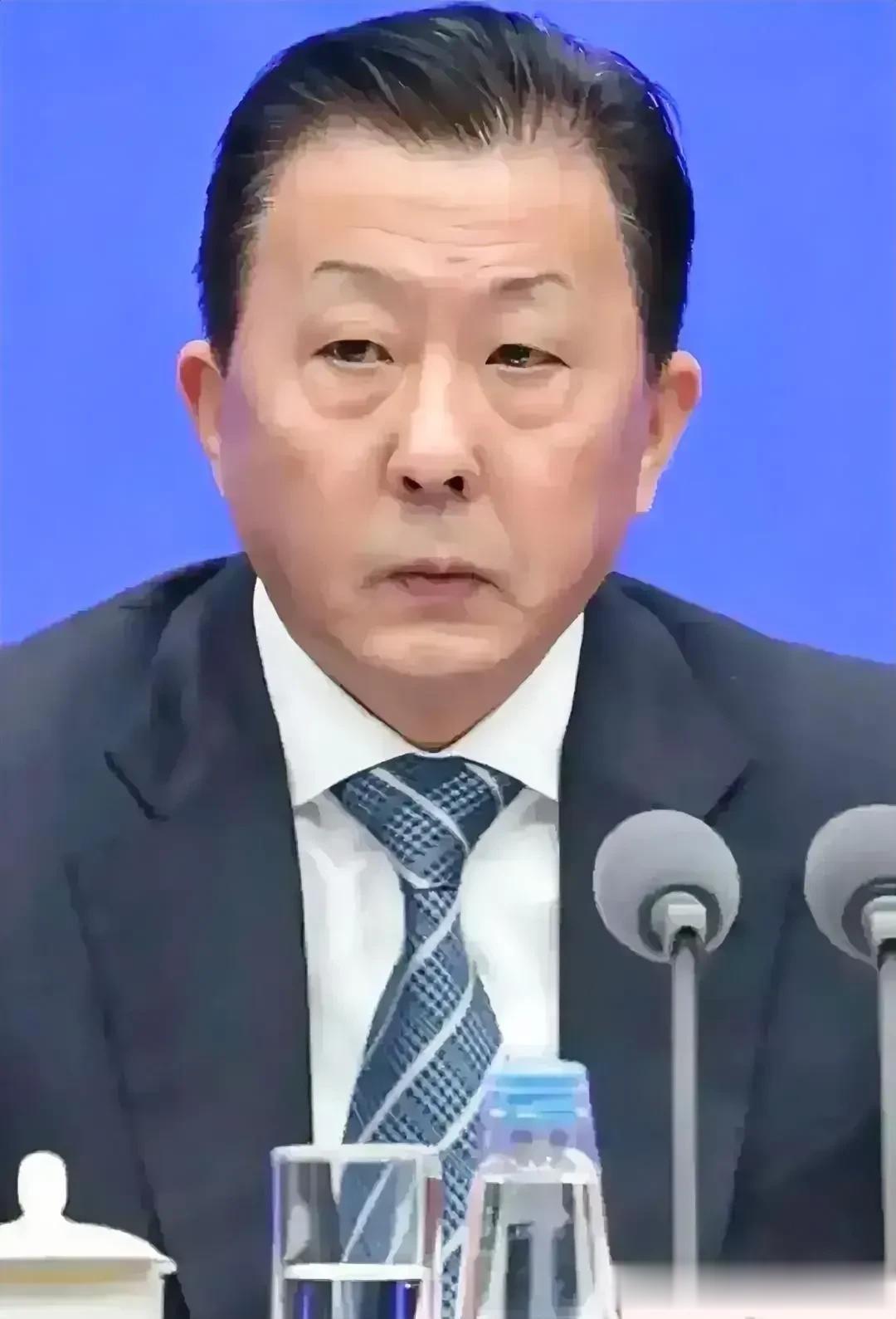 新任中国是协主席李颖川，新官上升绝对有希望！
1，中国足球腐败程度，就需要像李颖(1)