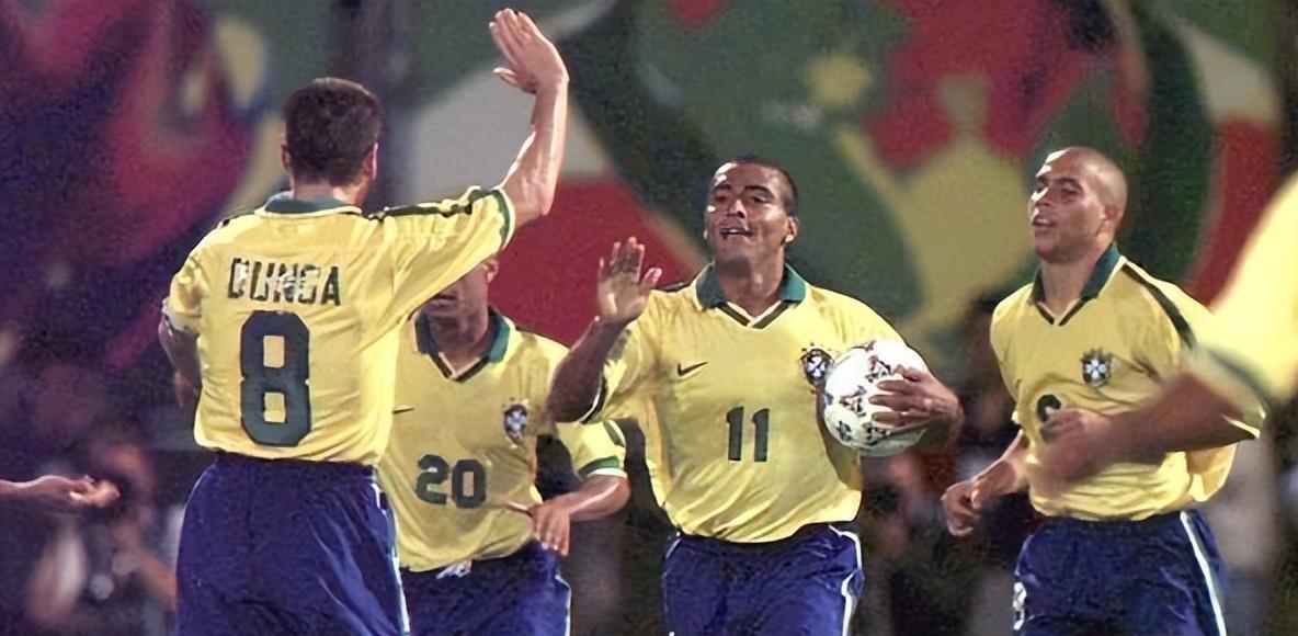 济科：巴西足坛，除了贝利是球王，能称得上超级巨星的只有1人(2)