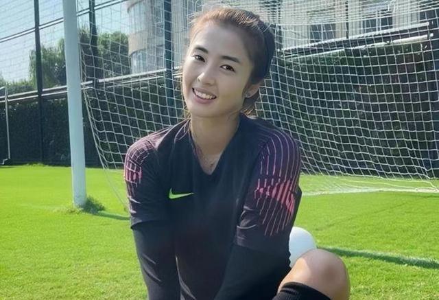 女足“最美守门员”赵丽娜：男球迷为之疯狂，31岁竟是母胎单身？(3)