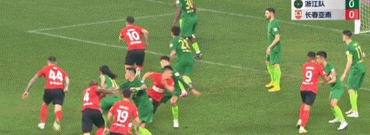 中超-亚泰2-0浙江迎开门红，谭龙、塞尔吉尼奥最后10分钟连入2球(2)