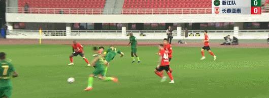中超-亚泰2-0浙江迎开门红，谭龙、塞尔吉尼奥最后10分钟连入2球(14)