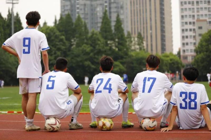 56岁的朱骏还想踢中乙？上海业余足球“四种模式”征战中冠，谁会脱颖而出！(13)