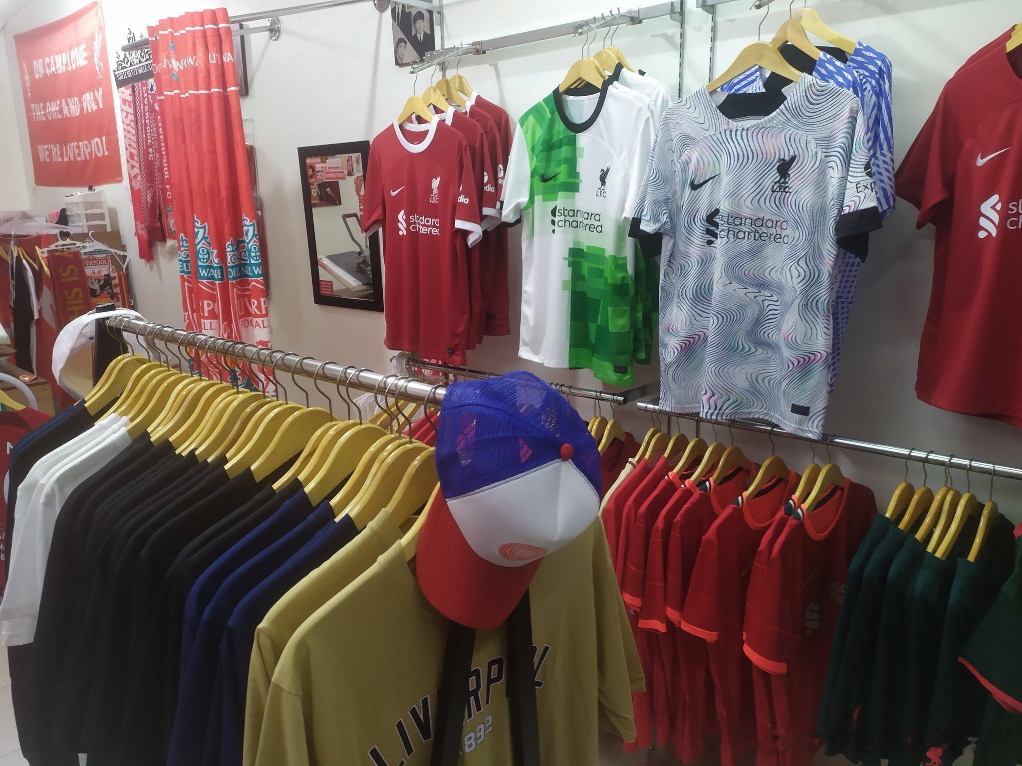 好像是印尼的一家利物浦球衣店已经开售下赛季球衣了[允悲][允悲][允悲] ​​​(2)