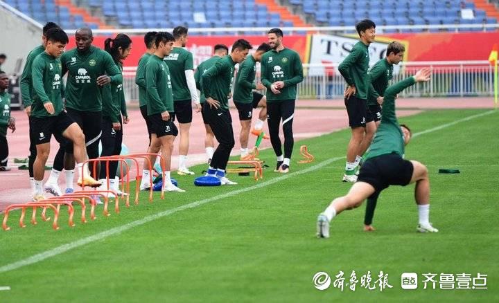 外援缺席，中超浙江队抵达济南奥体中心开始赛前适应性训练(5)