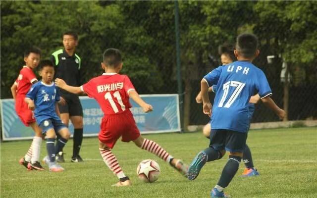 第二届中国青少年足球联赛昆明赛区揭幕(2)