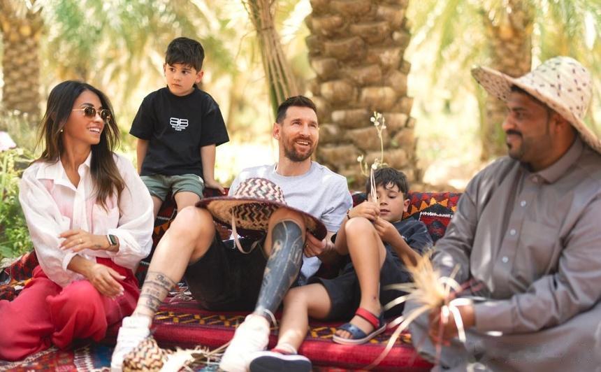 5月1日，梅西和家人现身利雅得（沙特阿拉伯）。
据《世界体育报》报道，梅西在获得(1)