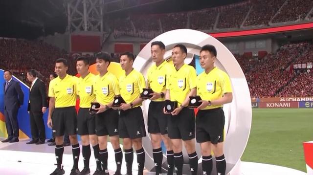 不负众望！中国5人裁判组执法亚冠争冠战得好评，马宁赢得亚足联更多信任(1)