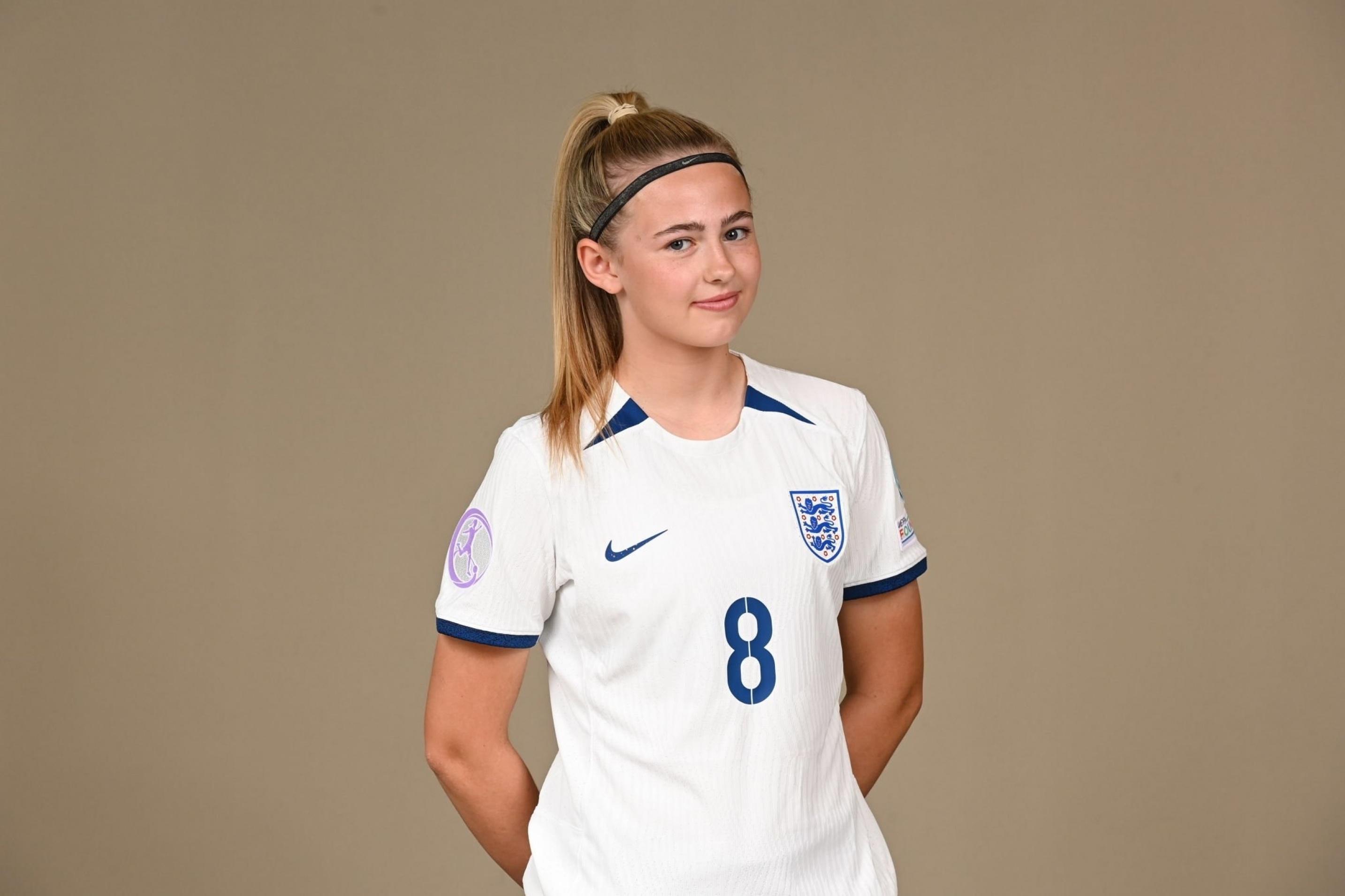 8号 Alexia Potter，是英格兰U17女足队长，来自切尔西青训，真的很(1)