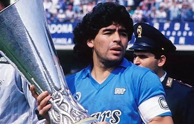 假如90年世界杯马拉多纳的阿根廷夺冠，他在世足坛会超越贝利吗(1)