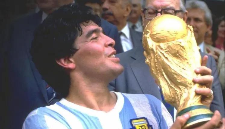 假如90年世界杯马拉多纳的阿根廷夺冠，他在世足坛会超越贝利吗(2)