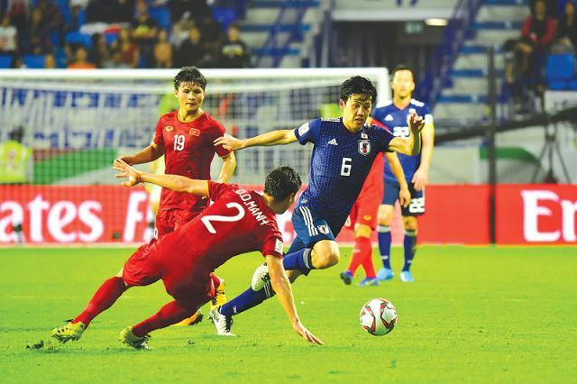 体坛嘉宾点评东南亚四强亚洲杯签位:越南印尼混战(3)