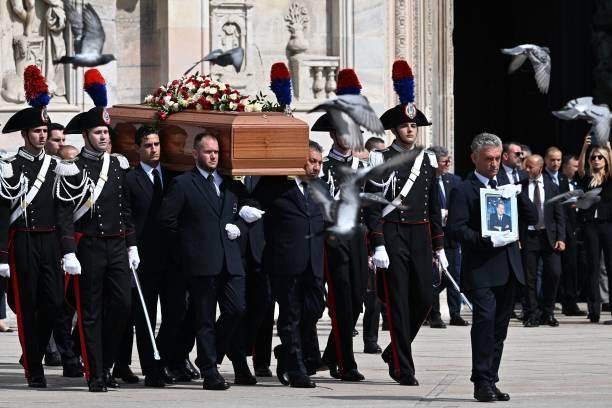 意大利为贝卢斯科尼国葬，米兰球迷送别最伟大主席(3)