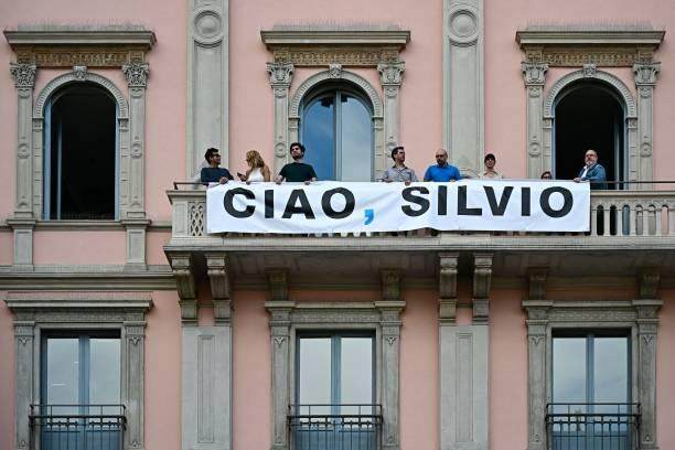 意大利为贝卢斯科尼国葬，米兰球迷送别最伟大主席(9)