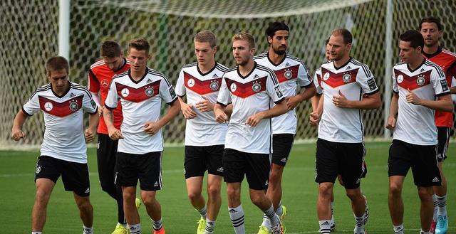 U21欧洲杯：德国队志在卫冕，以色列抢分无望？捷克VS英格兰(2)