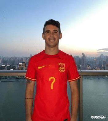 什么情况？巴西外援奥斯卡身穿国足7号球衣，引中国球迷兴奋热议(1)