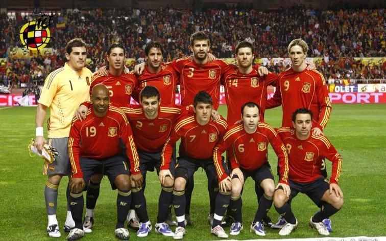在十五年前的那场欧洲杯决赛中，西班牙以1：0的比分力克德国，成功夺冠。那时的西班(3)