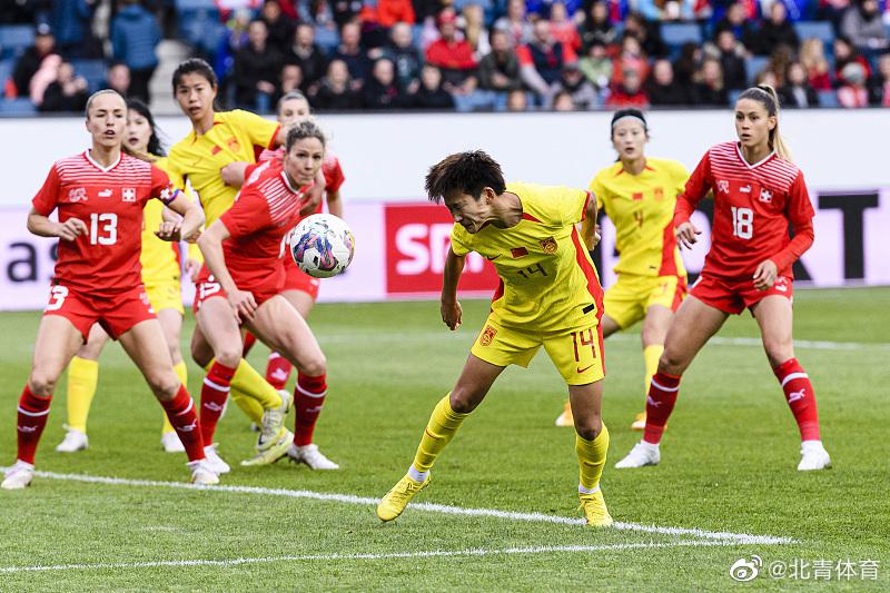 中国女足将在悉尼迎战巴西和哥伦比亚，足协副主席孙雯观战(2)
