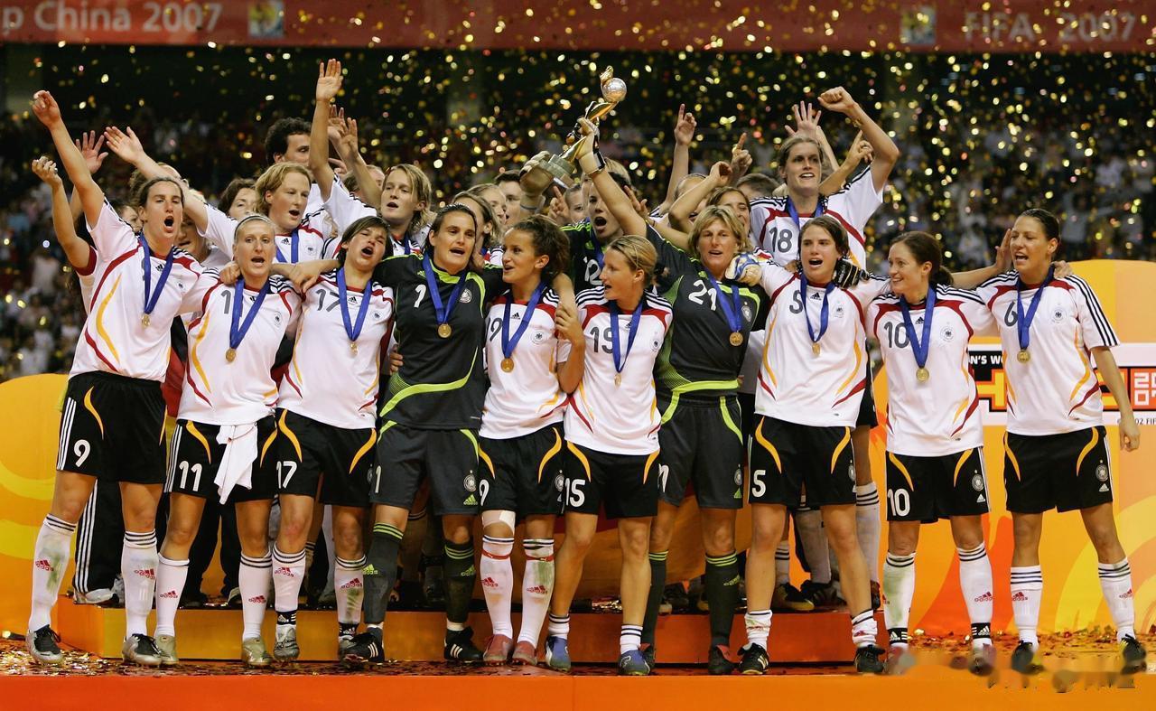  的几项球队历史纪录：
美国女足共计4次夺冠（1991年、1999年、2015年(4)