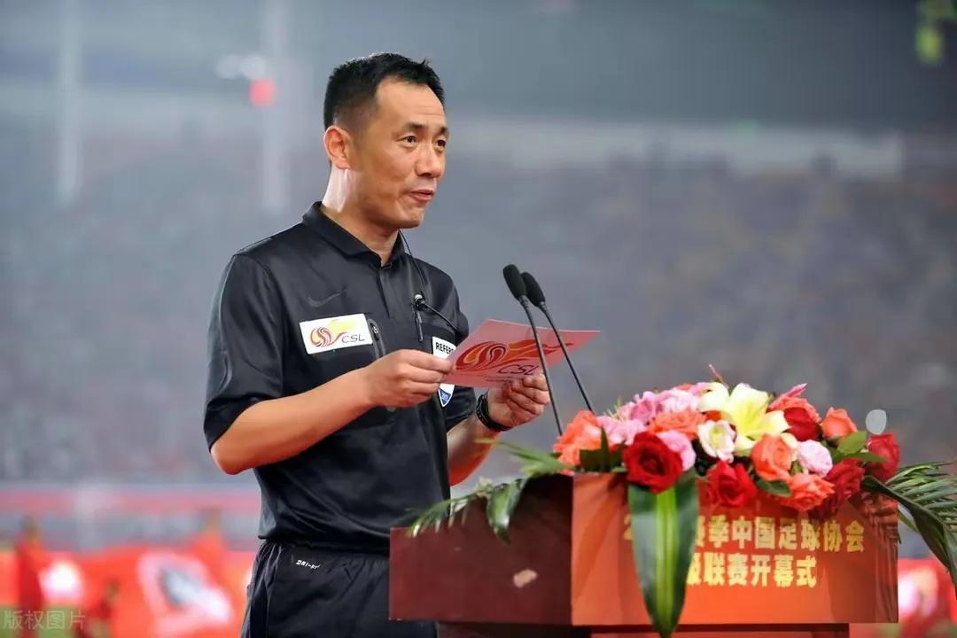 根据国内多方媒体报道，四次荣获中国足协金哨奖的谭海，以及前中国足协竞赛部部长、曾(2)