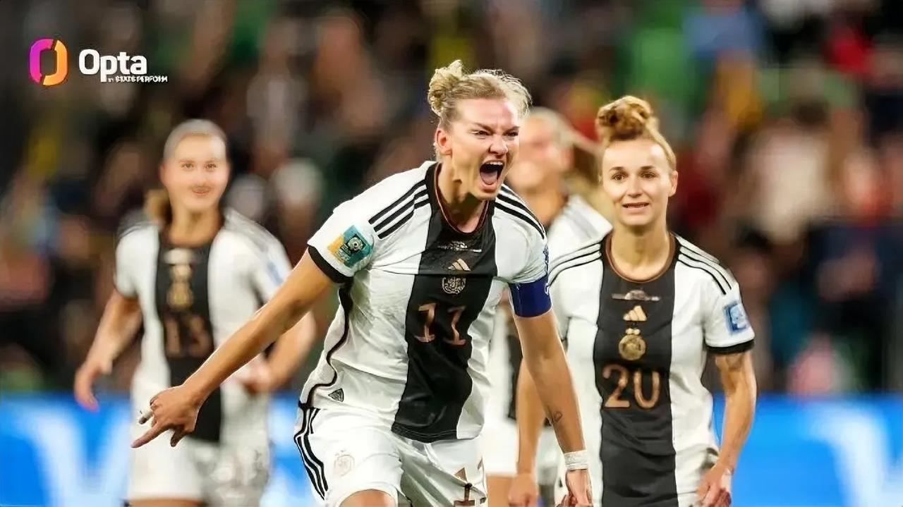  德国盛产轰炸机，德国女足球员头球梅开二度！

在今天下午女足世界杯德国对阵摩洛(1)