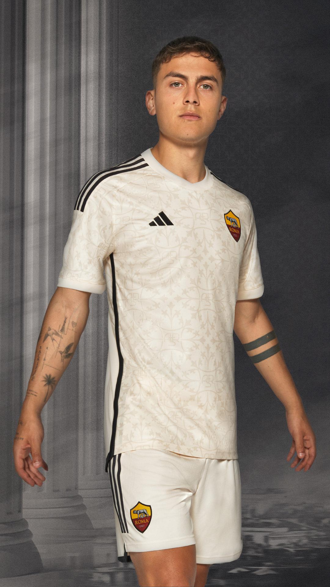 罗马发布23/24赛季客场球衣，乳白色+暗纹简洁设计，迪巴拉领衔出镜！[酷] ​(2)