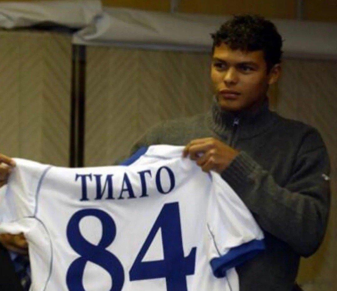 【三届世界杯巴西队长，21岁身患重病差点退役 】2009年，蒂亚戈·席尔瓦加盟米(3)