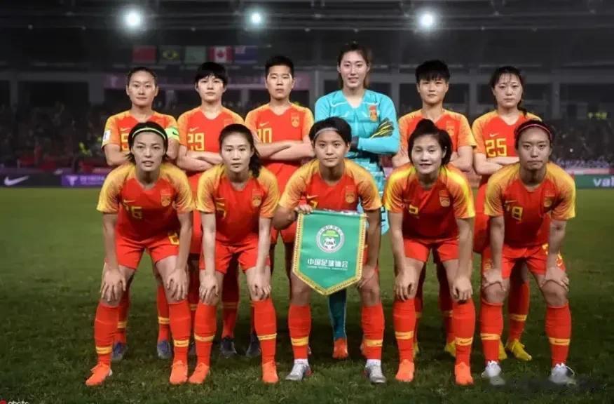 中国女足主要输在以下几点

1、体力不行

2、技术不行

3、控球不行

4、(1)