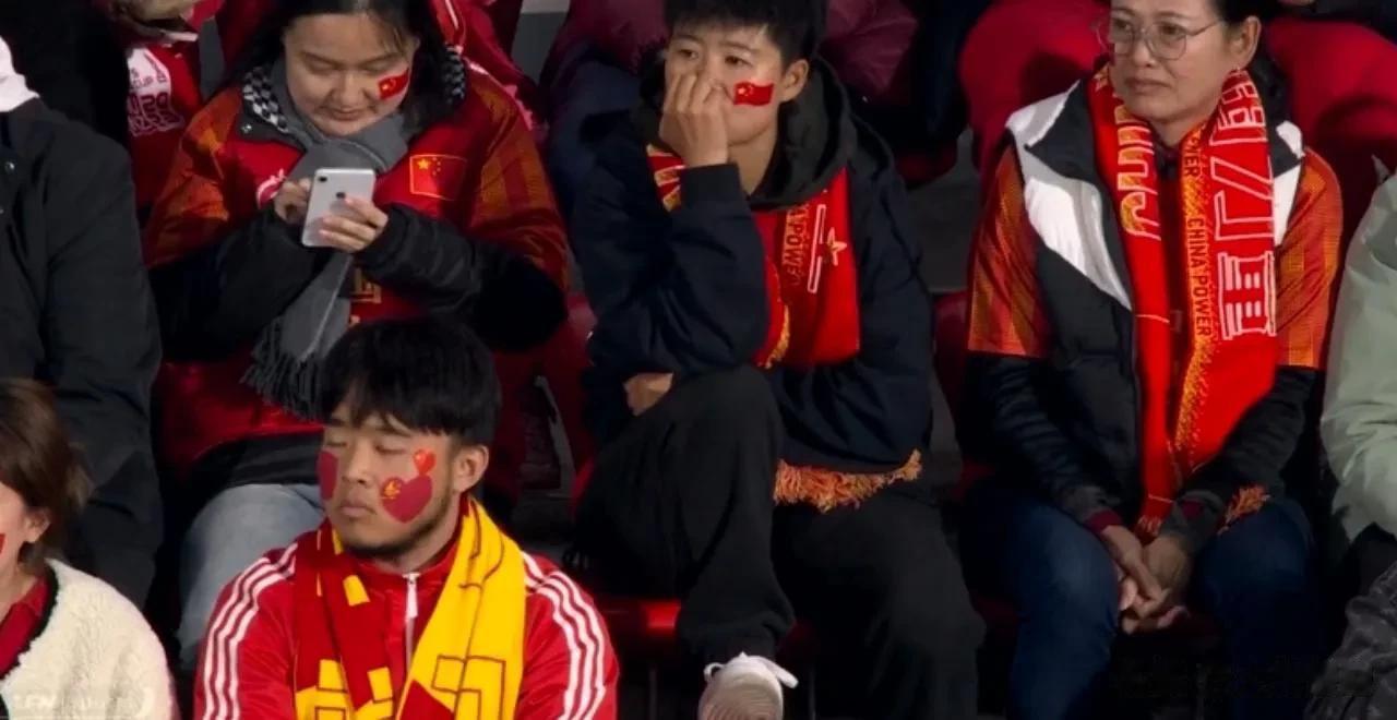伪球迷该闭嘴了！中国女足遭到降维打击，那些赛前嚷嚷着水庆霞战术太保守，王霜两场打(3)