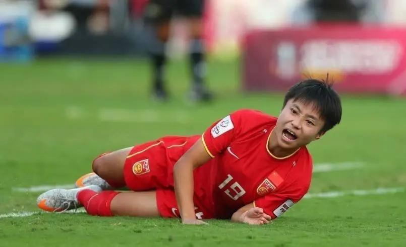 【女足梅西】张琳艳荣膺瑞士女超金球奖，为中国女足注入强心剂(1)