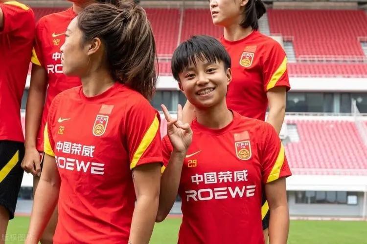【女足梅西】张琳艳荣膺瑞士女超金球奖，为中国女足注入强心剂(6)
