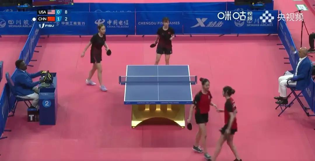  恭喜中国队获得大运会第4枚金牌。
在刚刚结束的大运会乒乓球女双半决赛中，
上半(2)